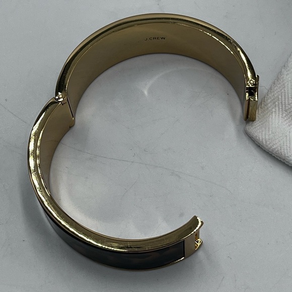 J Crew Tortoise Gold Hinge clamp bracelet Bangle Width: 3/4" - Picture 8 of 16